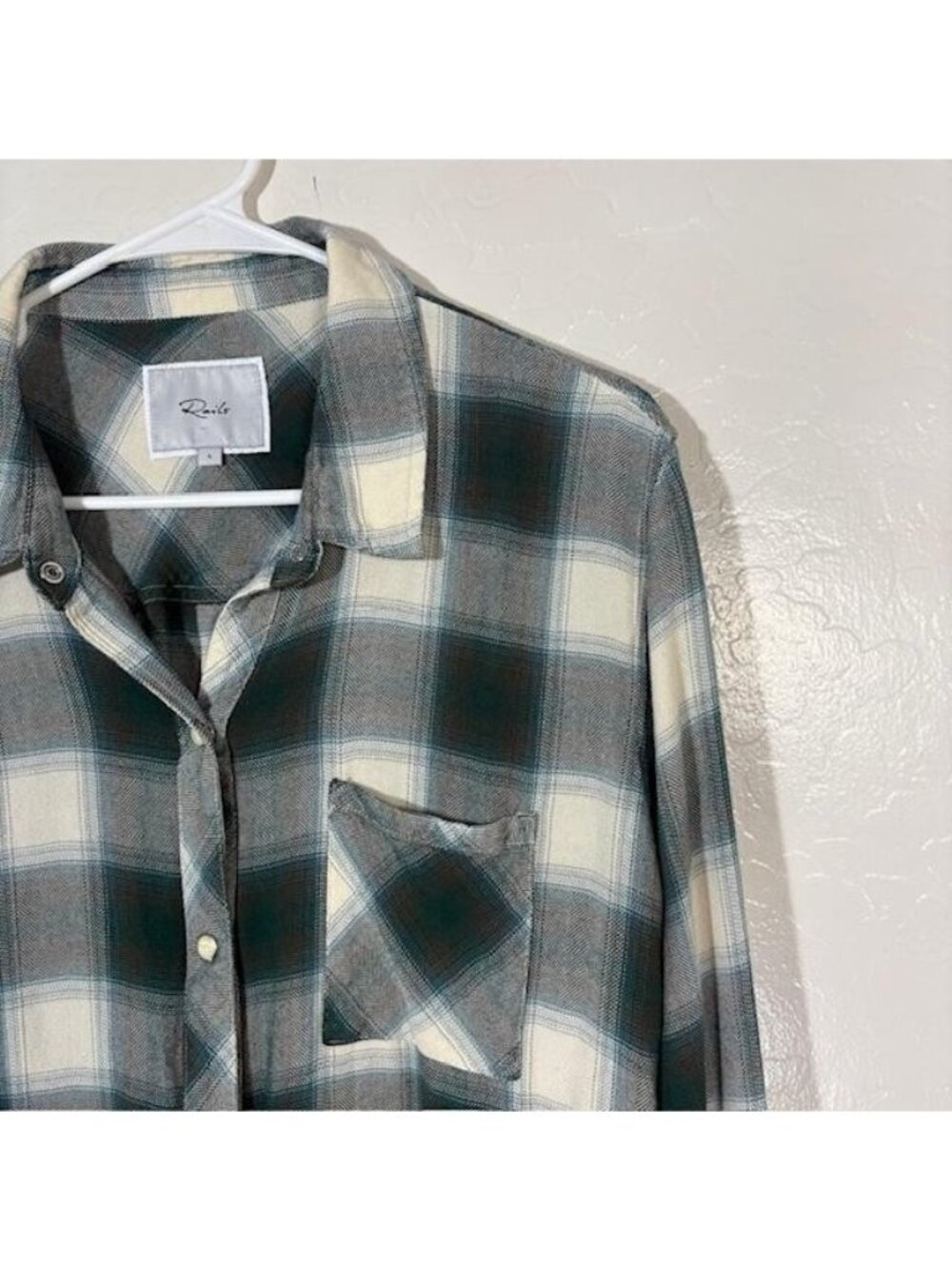 Rails Hunter Shirt Womens Large Green White Plaid Soft Rayon Button Up Top - Picture 2 of 10
